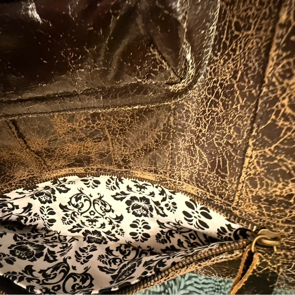 Bryna Nicole Distressed Leather Tote - Rare Find!! - Picture 8 of 17